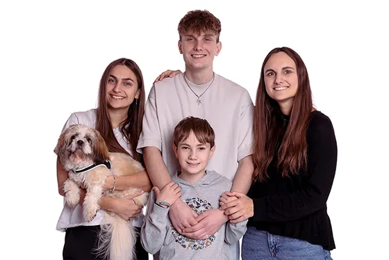 Familiebillede med hund